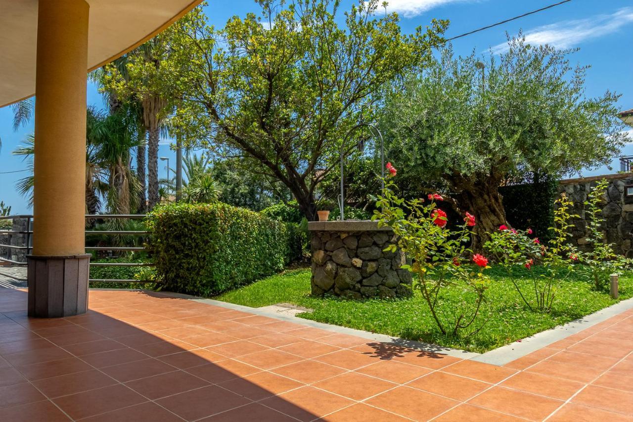 Villa Magdalena Aci SantʼAntonio Eksteriør billede